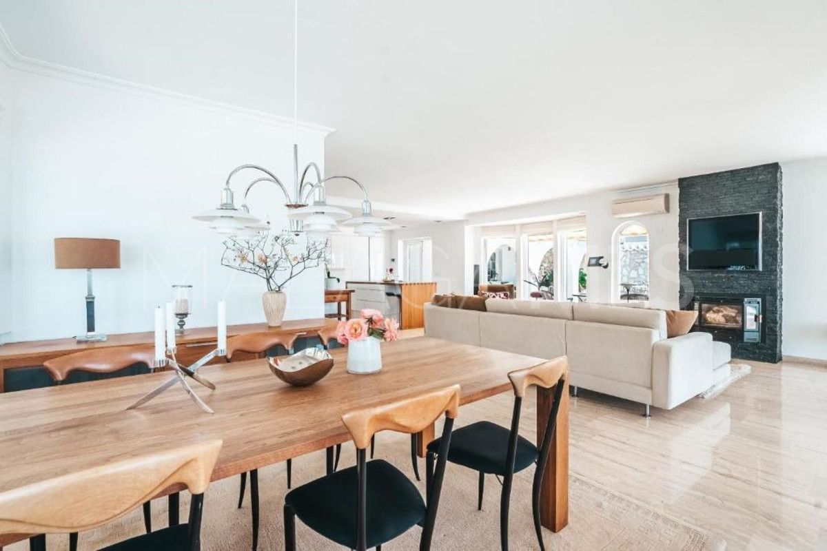 Villa for sale in Benalmadena