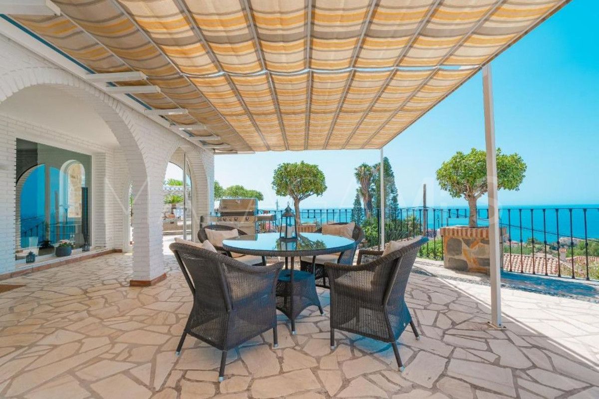 Villa for sale in Benalmadena