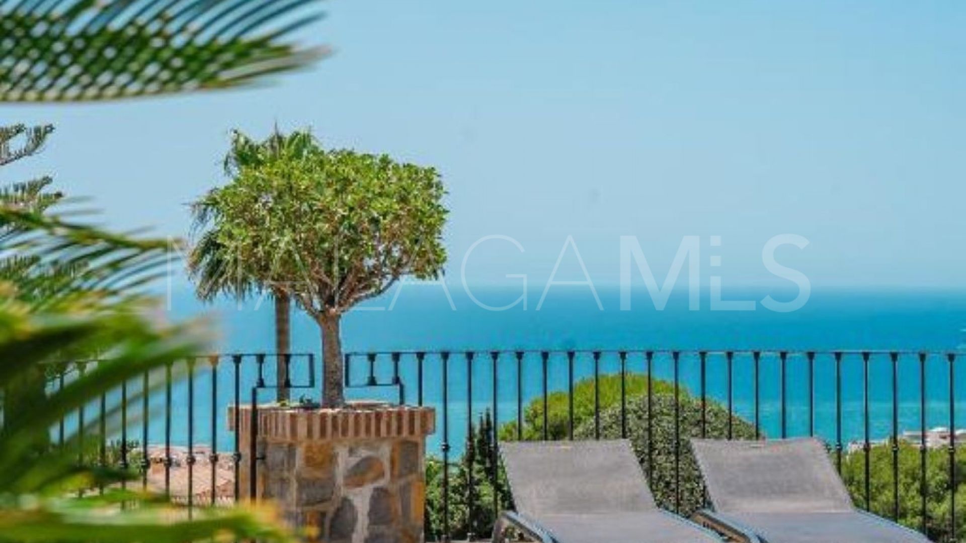 Villa for sale in Benalmadena