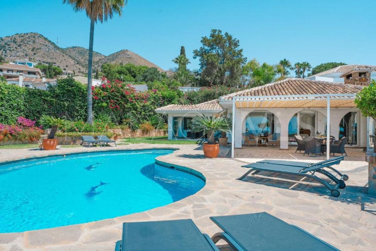 Villa for sale in Benalmadena