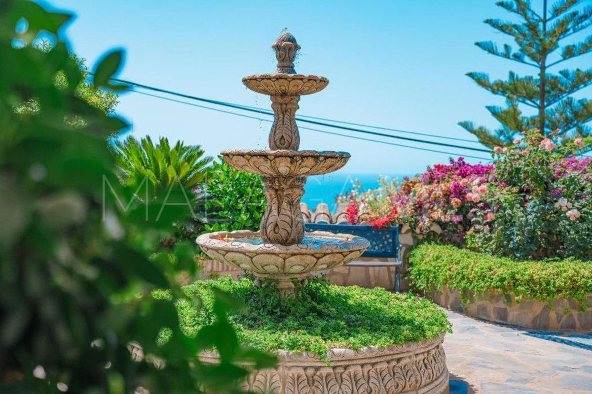 Villa for sale in Benalmadena