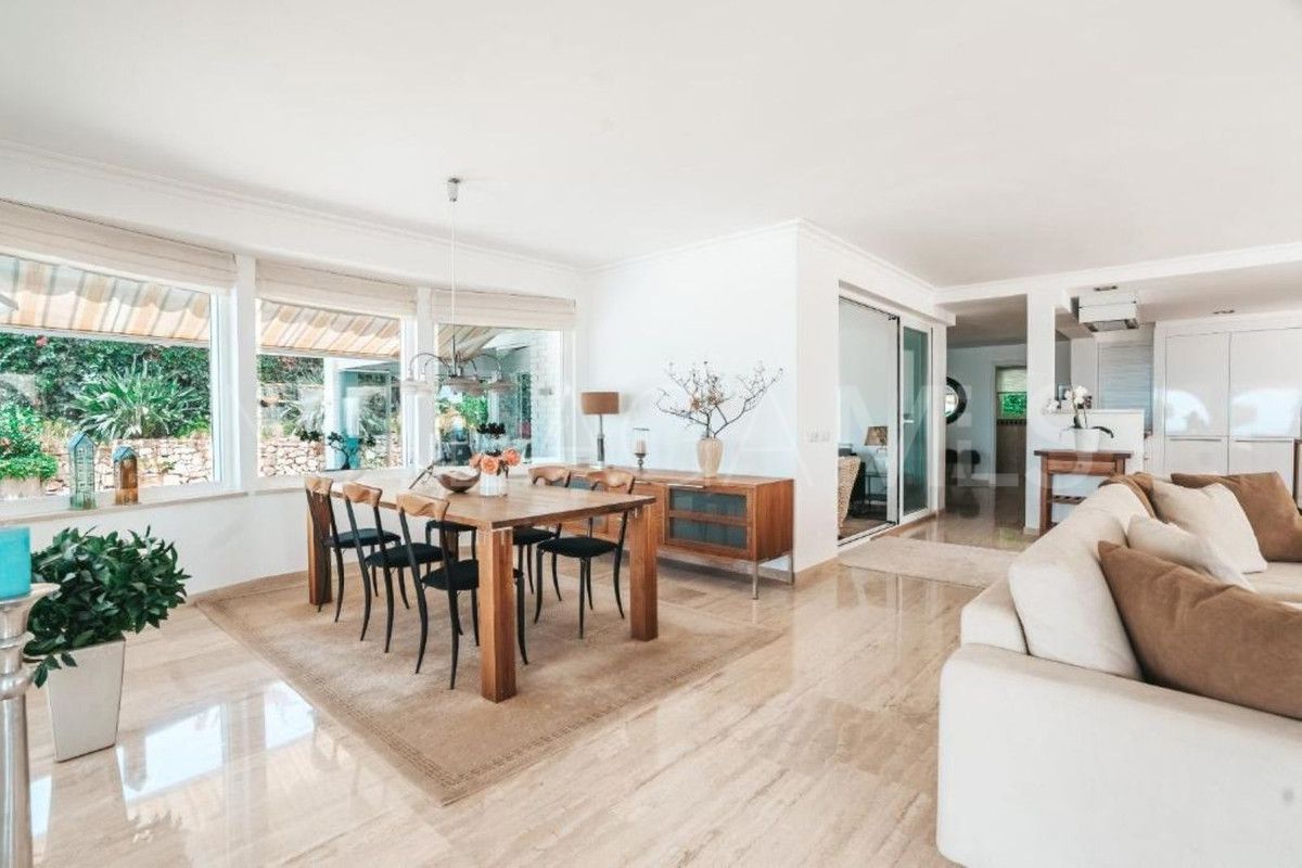Villa for sale in Benalmadena