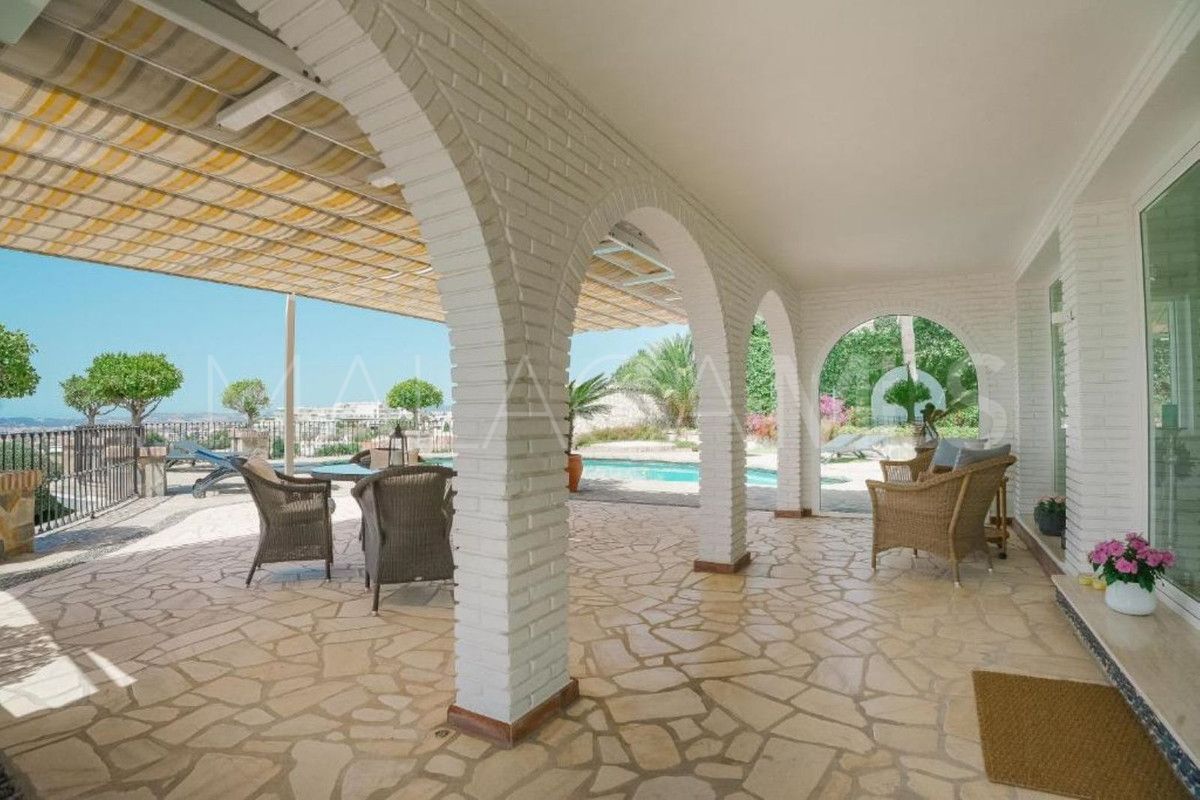 Villa for sale in Benalmadena