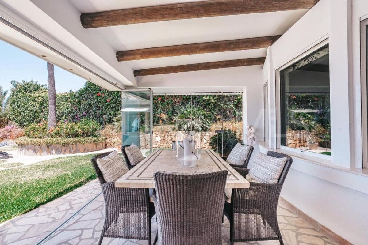 Villa for sale in Benalmadena