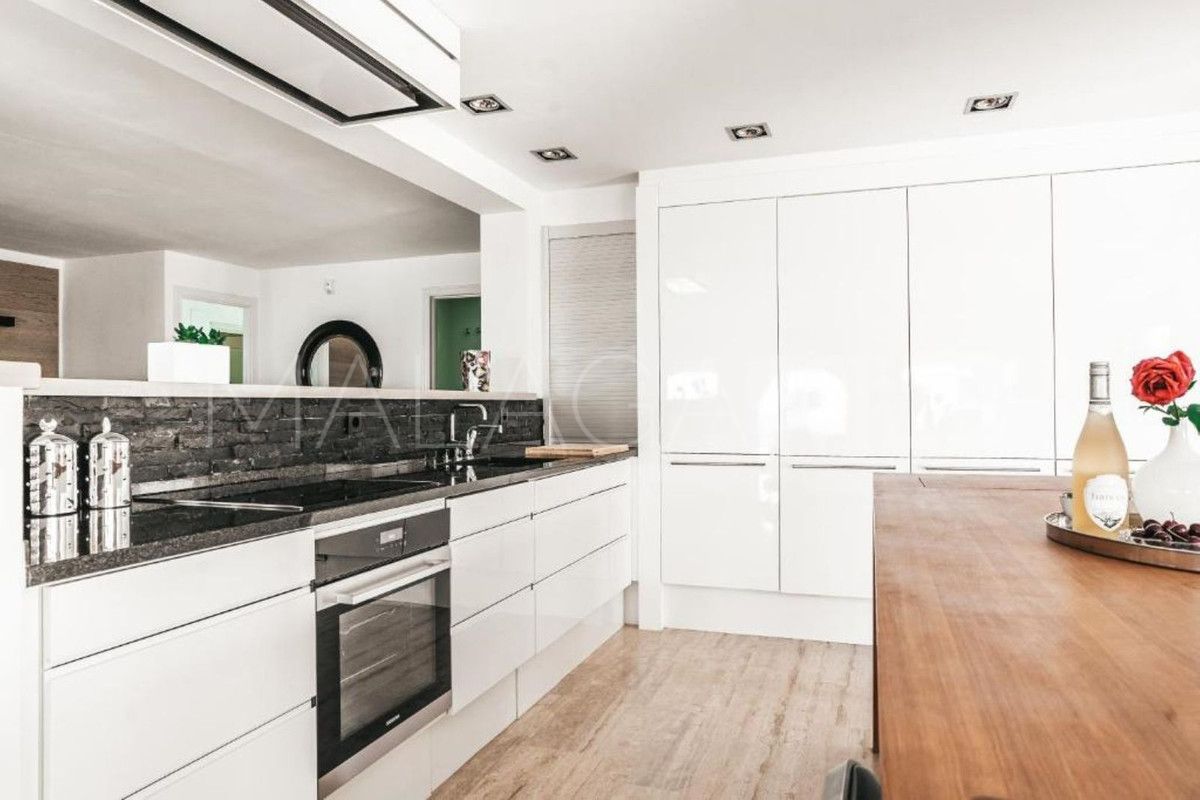 Villa for sale in Benalmadena
