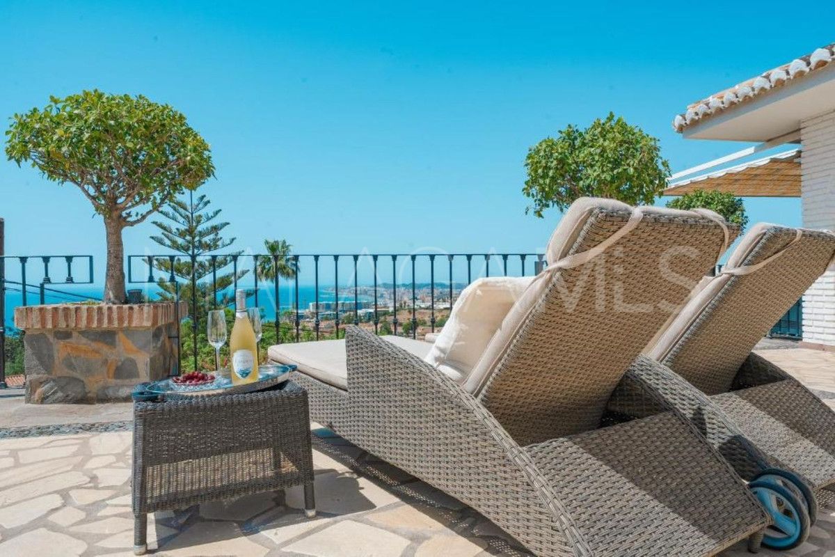 Villa for sale in Benalmadena