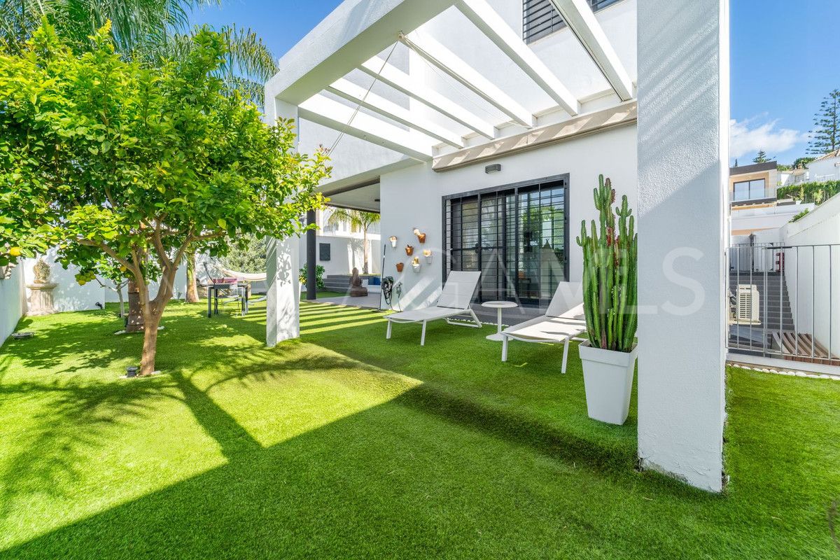 Se vende villa in Fuengirola with 4 bedrooms