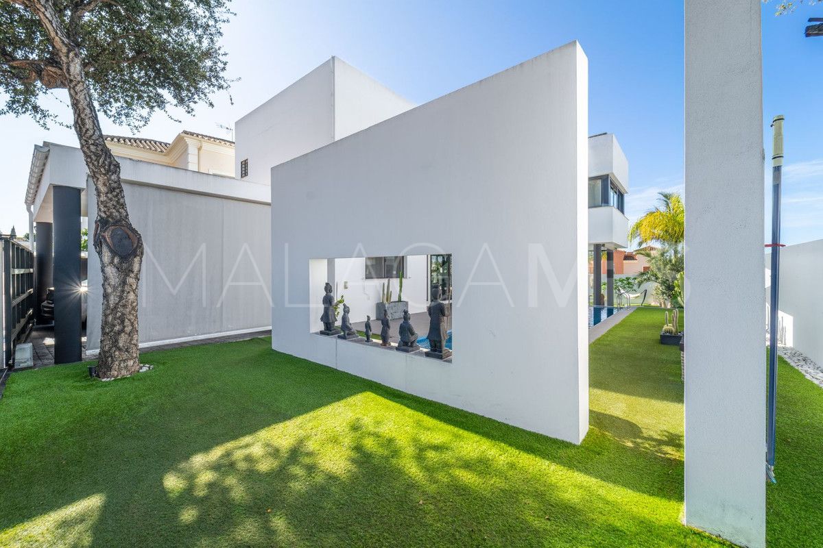 Se vende villa in Fuengirola with 4 bedrooms
