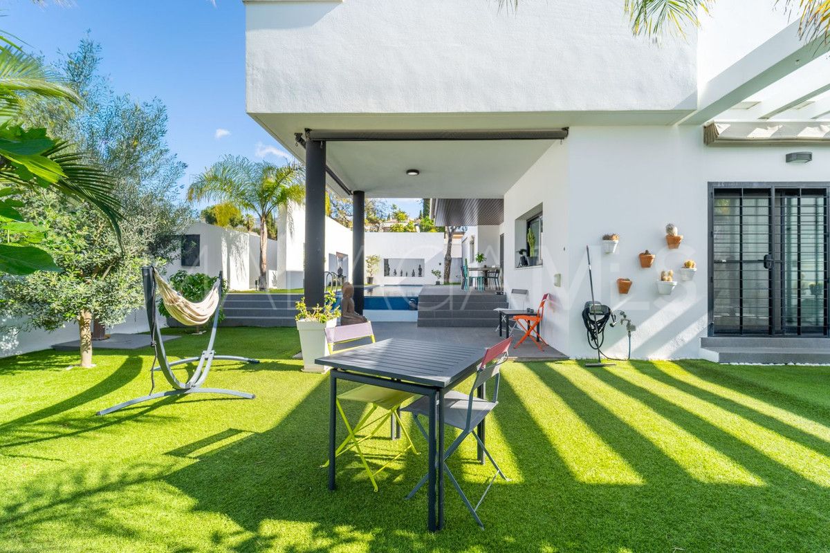 Se vende villa in Fuengirola with 4 bedrooms