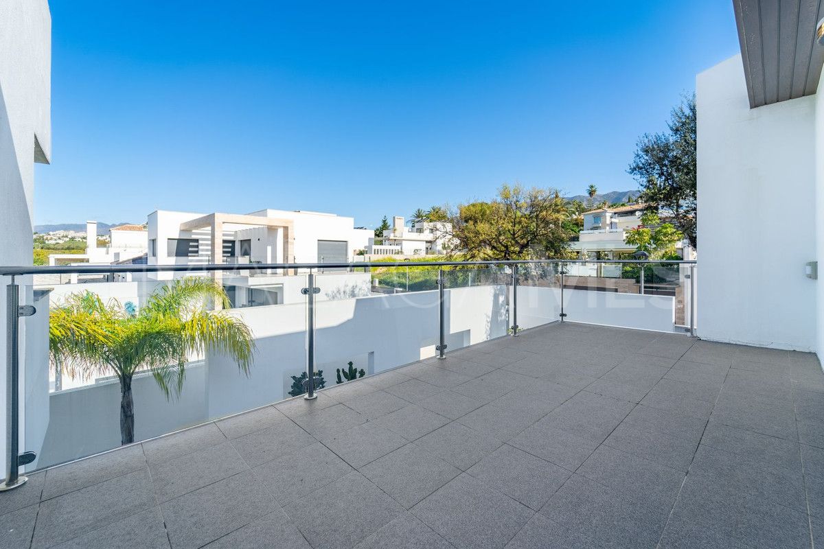 Se vende villa in Fuengirola with 4 bedrooms