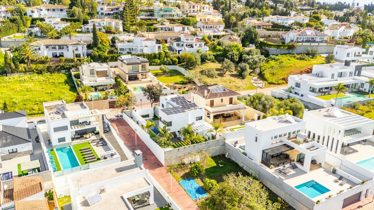 Se vende villa in Fuengirola with 4 bedrooms
