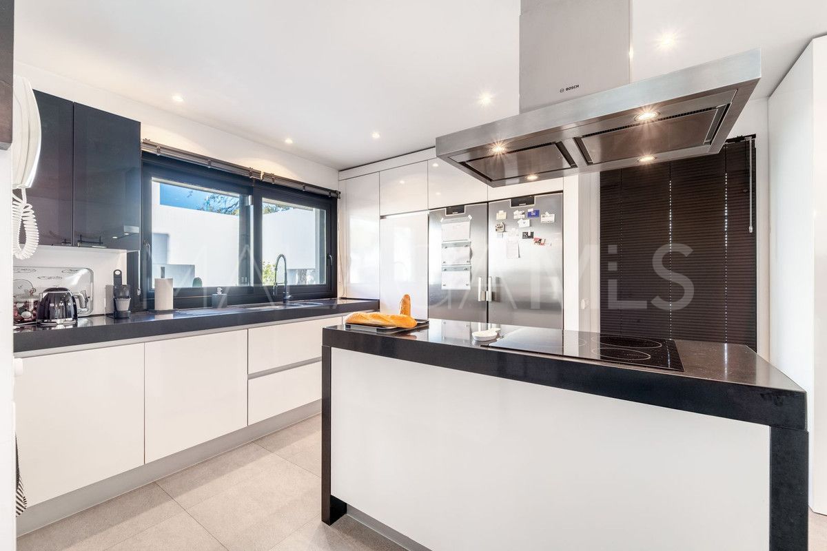Se vende villa in Fuengirola with 4 bedrooms