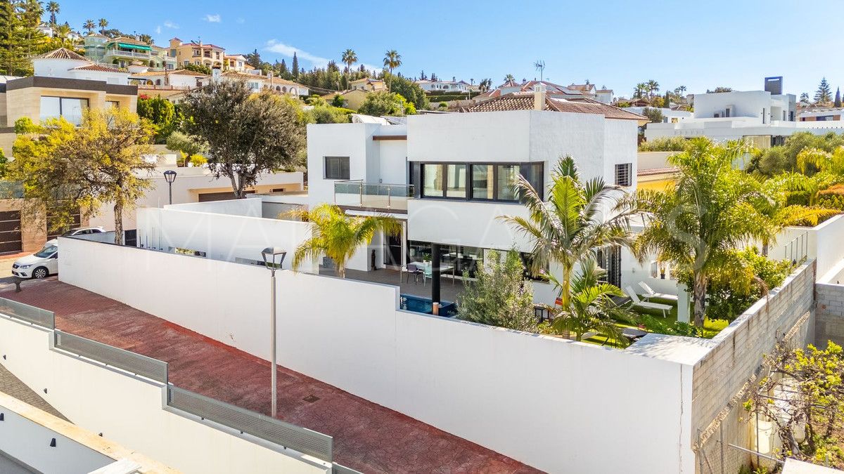 Se vende villa in Fuengirola with 4 bedrooms