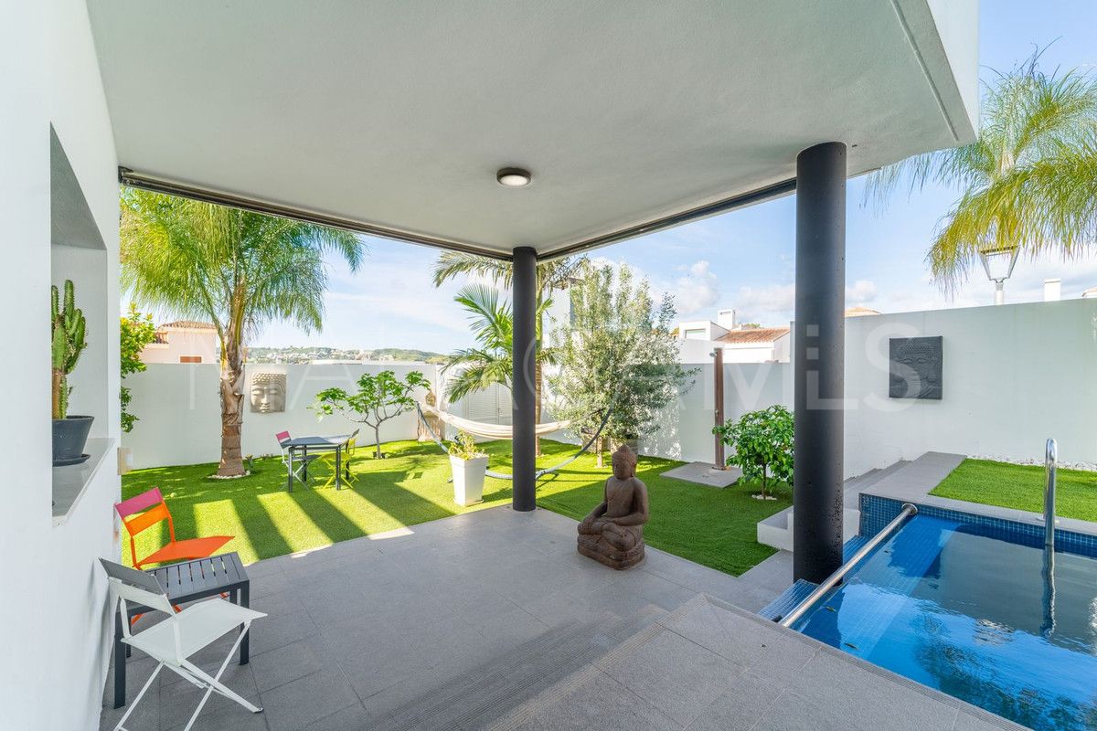 Se vende villa in Fuengirola with 4 bedrooms