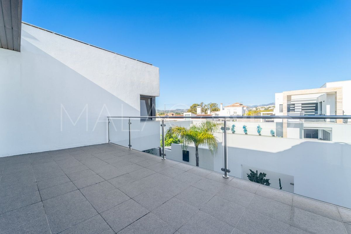Se vende villa in Fuengirola with 4 bedrooms