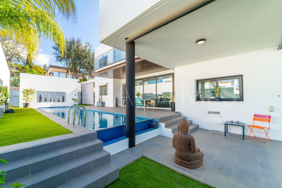 Se vende villa in Fuengirola with 4 bedrooms