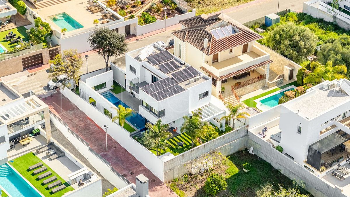 Se vende villa in Fuengirola with 4 bedrooms