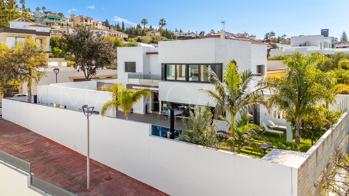 Se vende villa in Fuengirola with 4 bedrooms