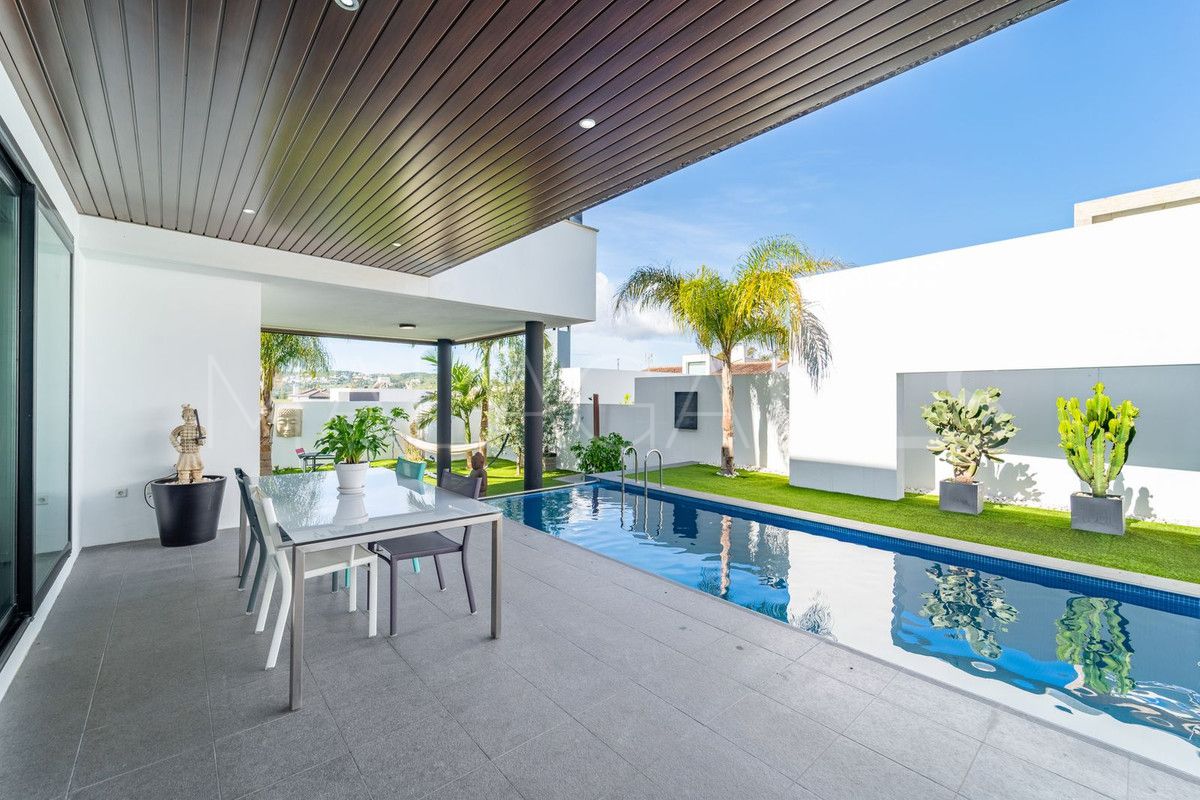 Se vende villa in Fuengirola with 4 bedrooms