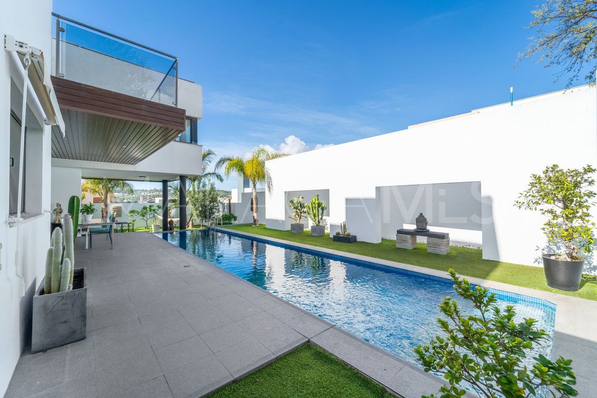 Se vende villa in Fuengirola with 4 bedrooms