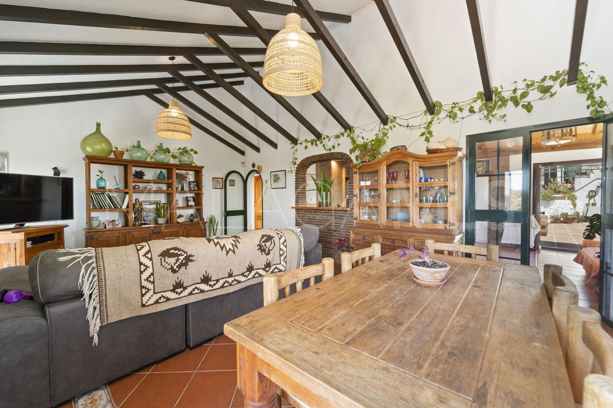 Se vende finca with 5 bedrooms in Mijas