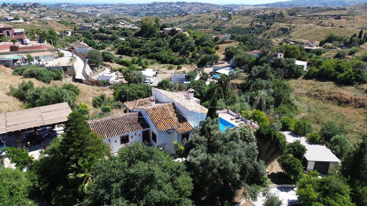 Se vende finca with 5 bedrooms in Mijas