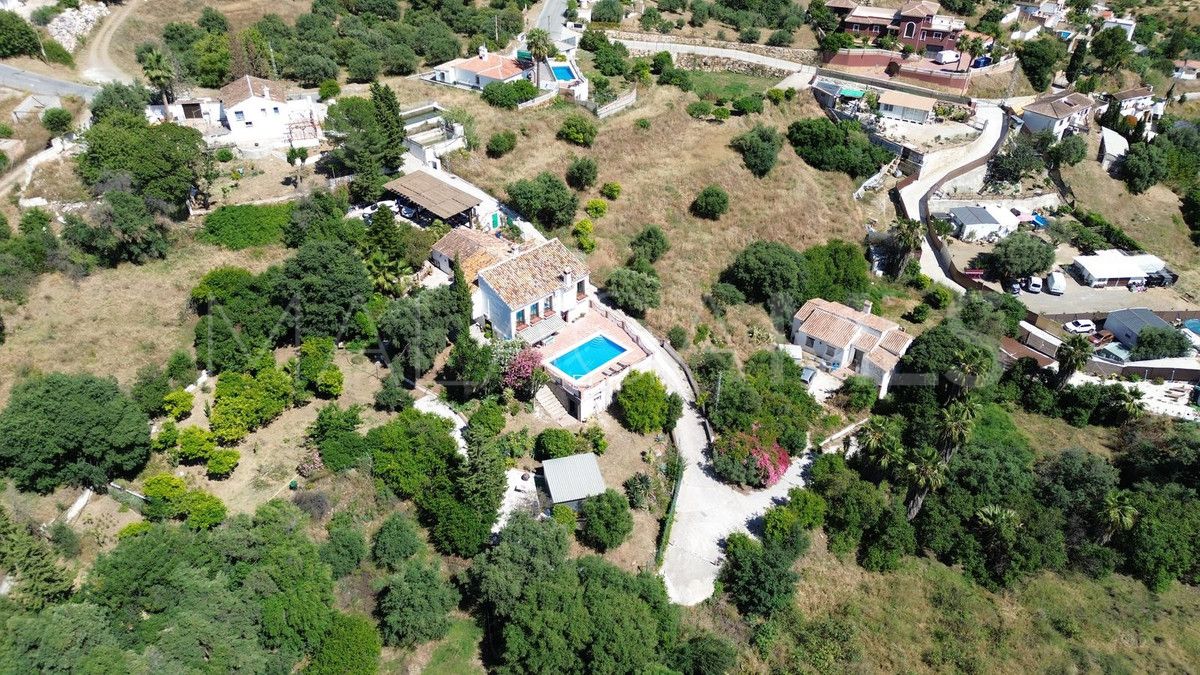 Se vende finca with 5 bedrooms in Mijas