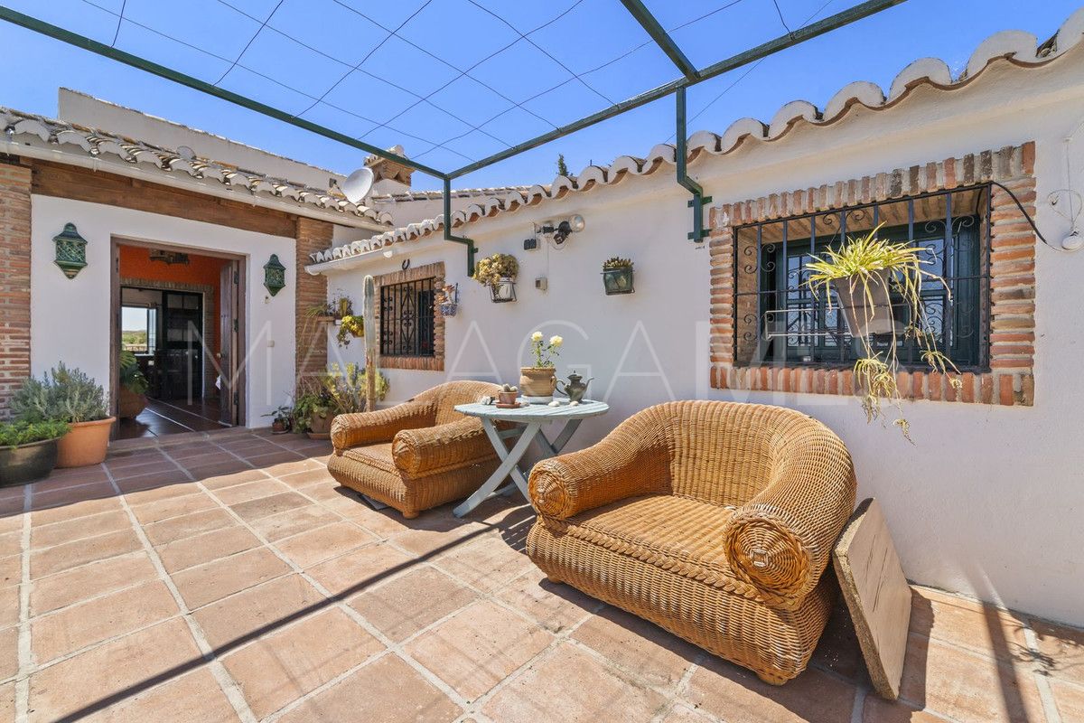 Se vende finca with 5 bedrooms in Mijas