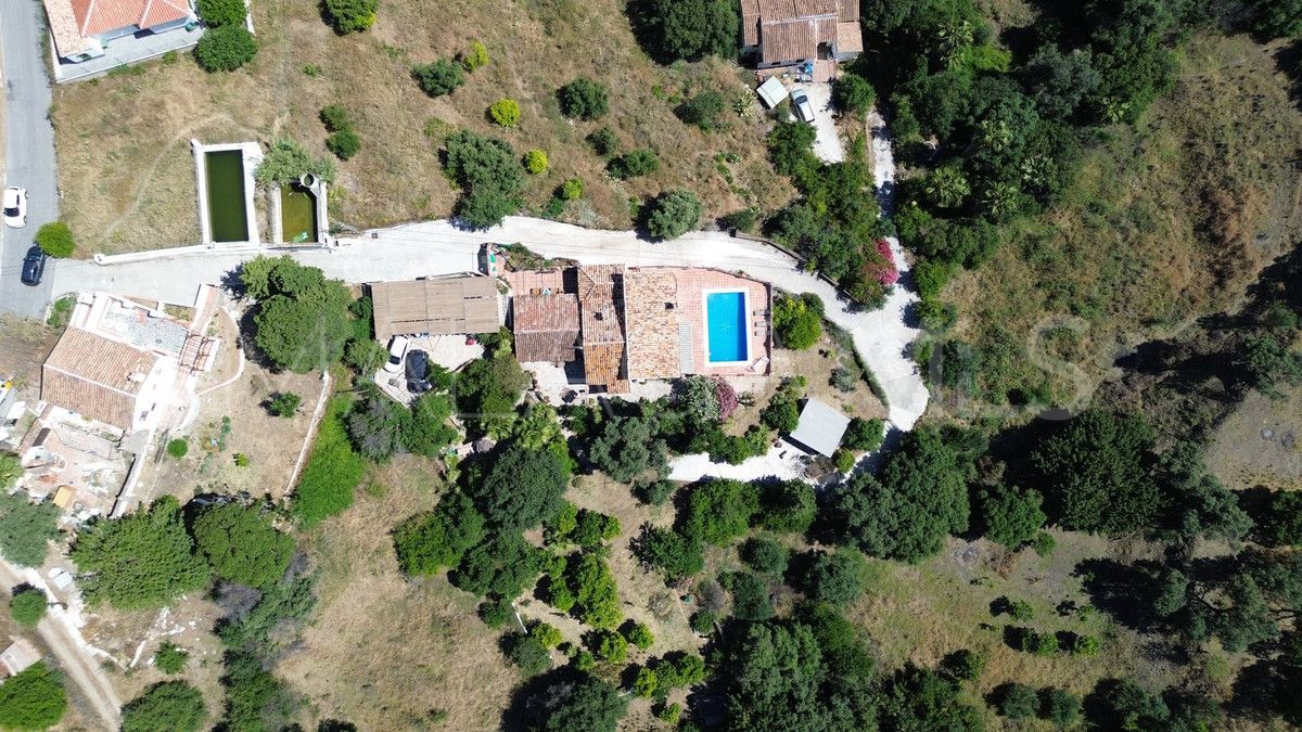 Se vende finca with 5 bedrooms in Mijas