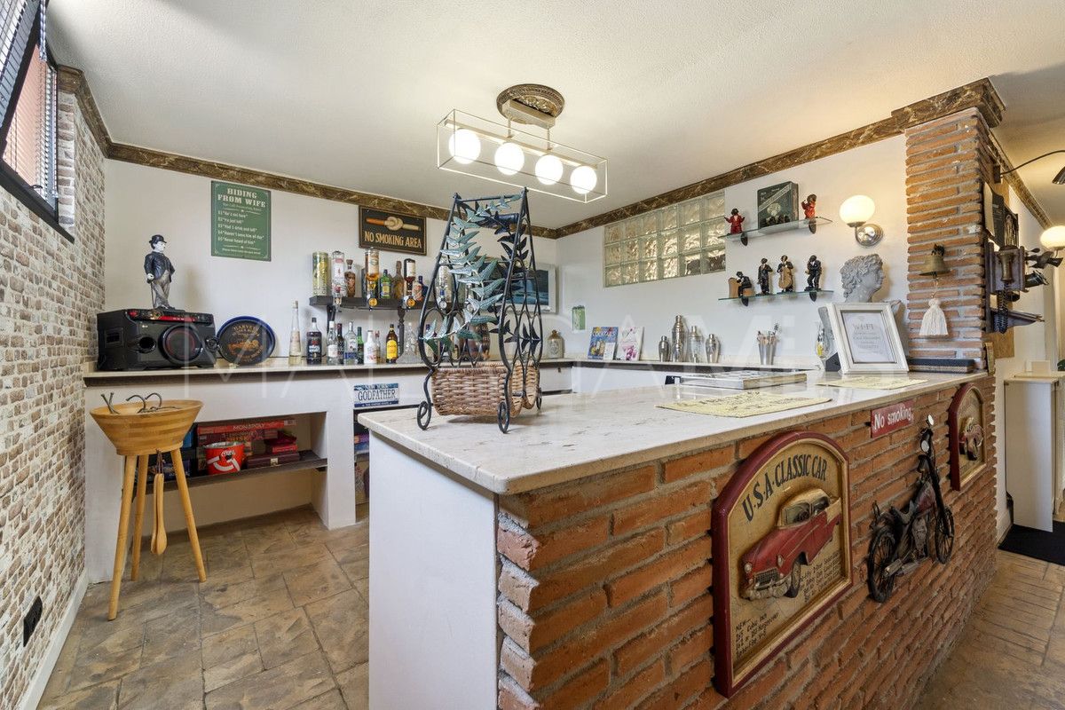 For sale Benalmadena villa with 8 bedrooms