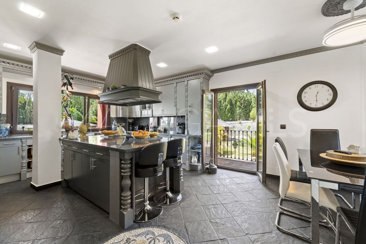 For sale Benalmadena villa with 8 bedrooms