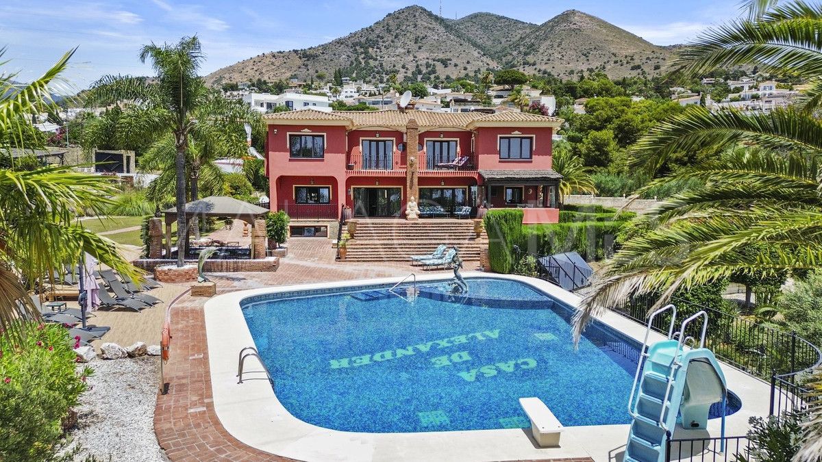 For sale Benalmadena villa with 8 bedrooms
