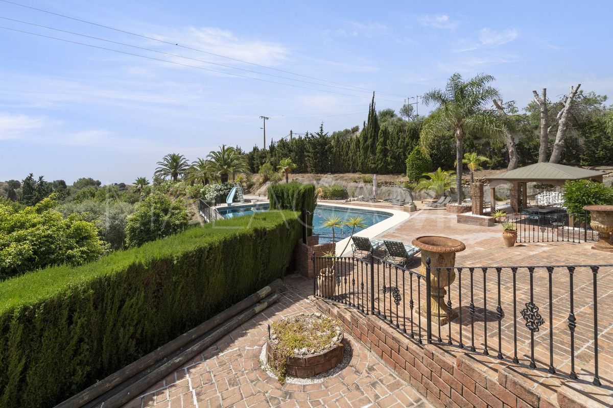 For sale Benalmadena villa with 8 bedrooms
