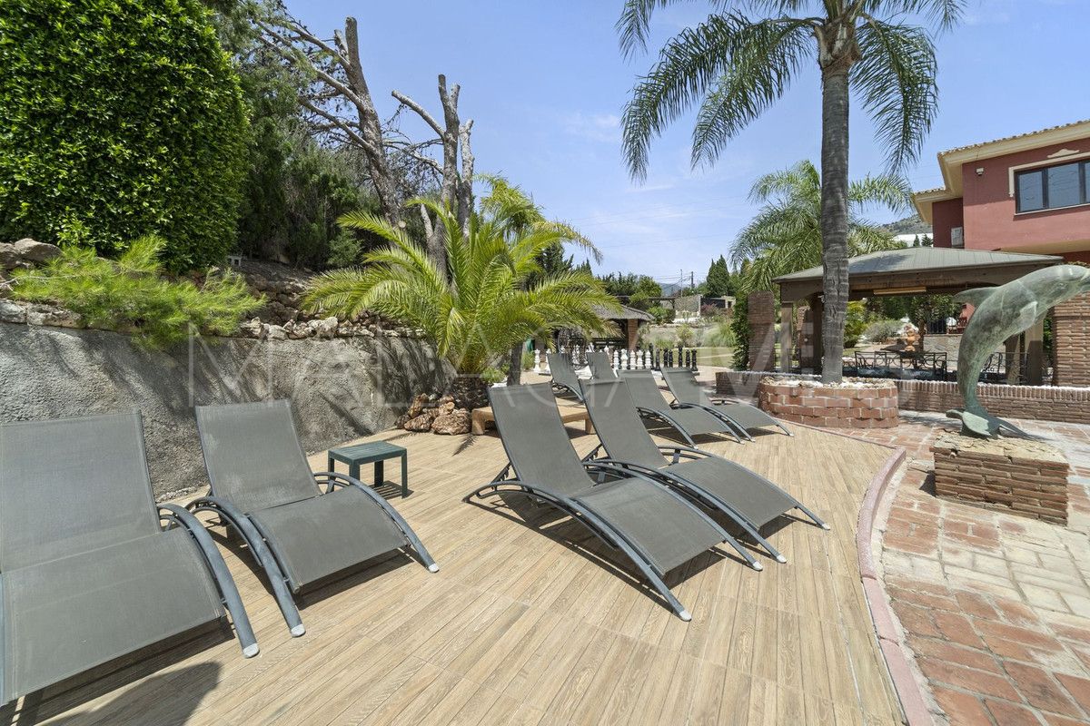 For sale Benalmadena villa with 8 bedrooms