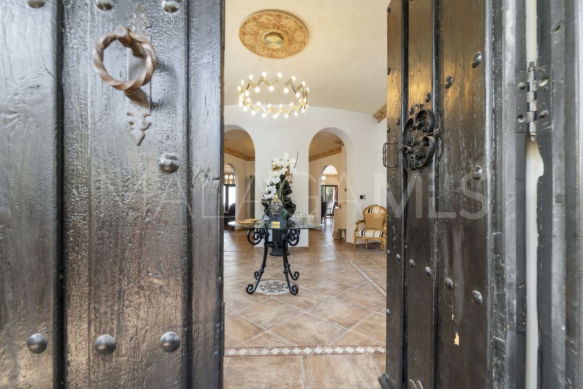 For sale Benalmadena villa with 8 bedrooms