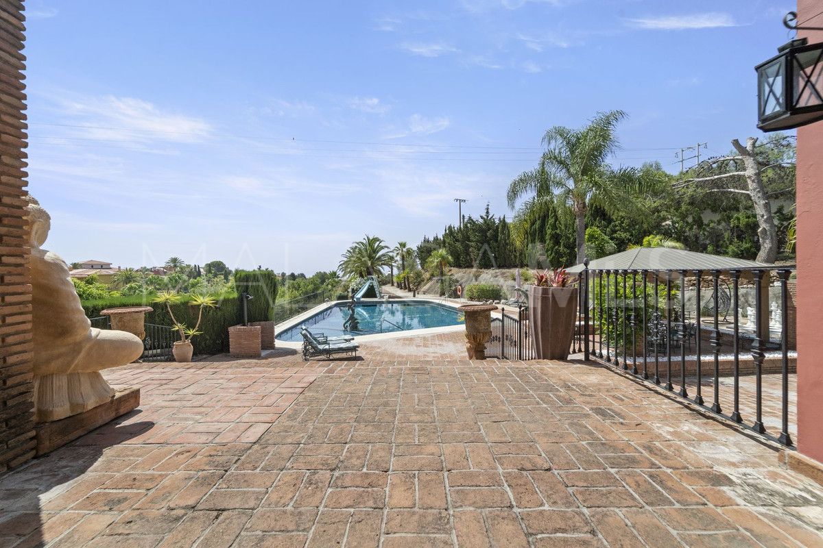 For sale Benalmadena villa with 8 bedrooms