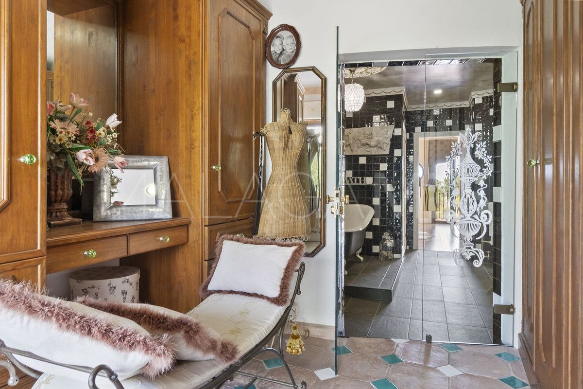 For sale Benalmadena villa with 8 bedrooms