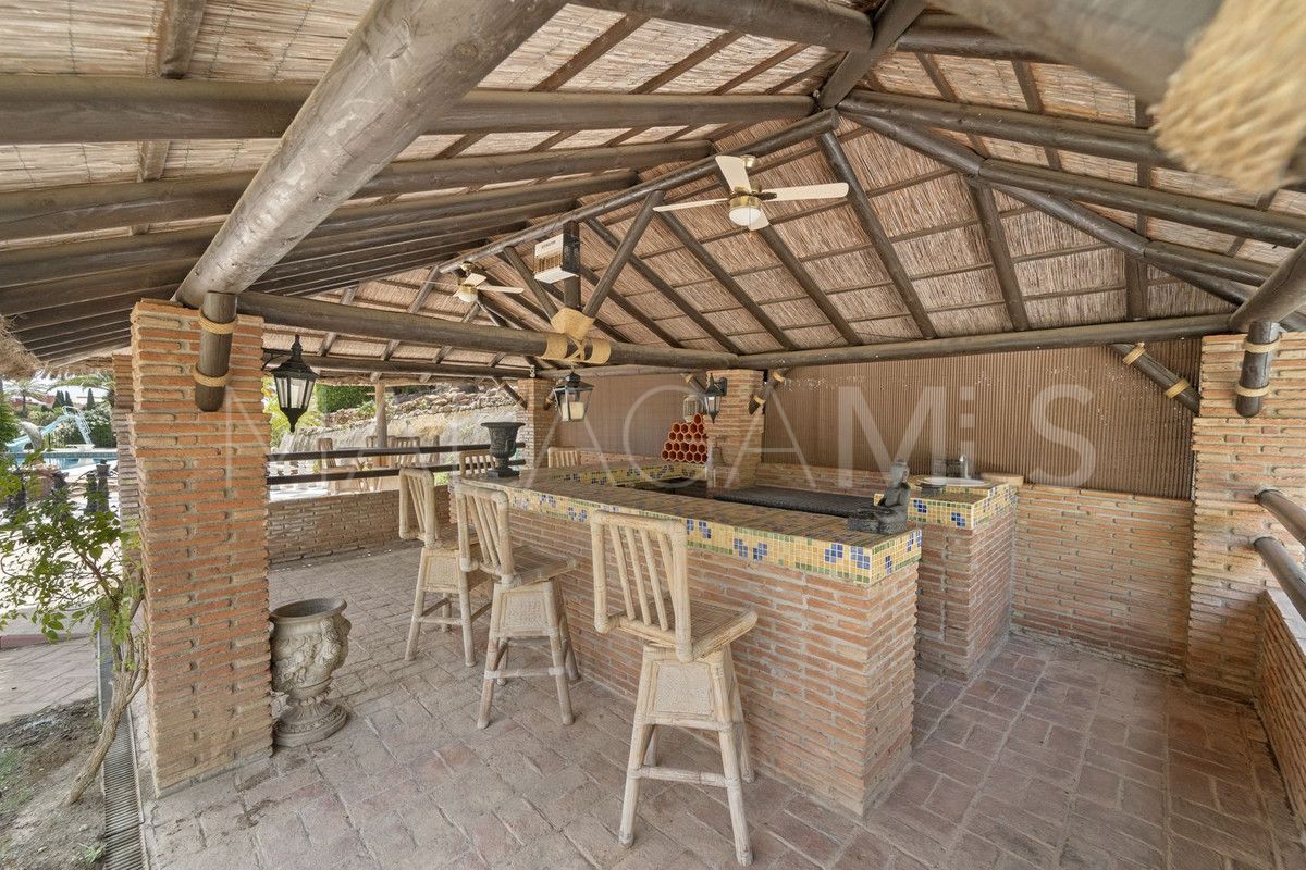 For sale Benalmadena villa with 8 bedrooms