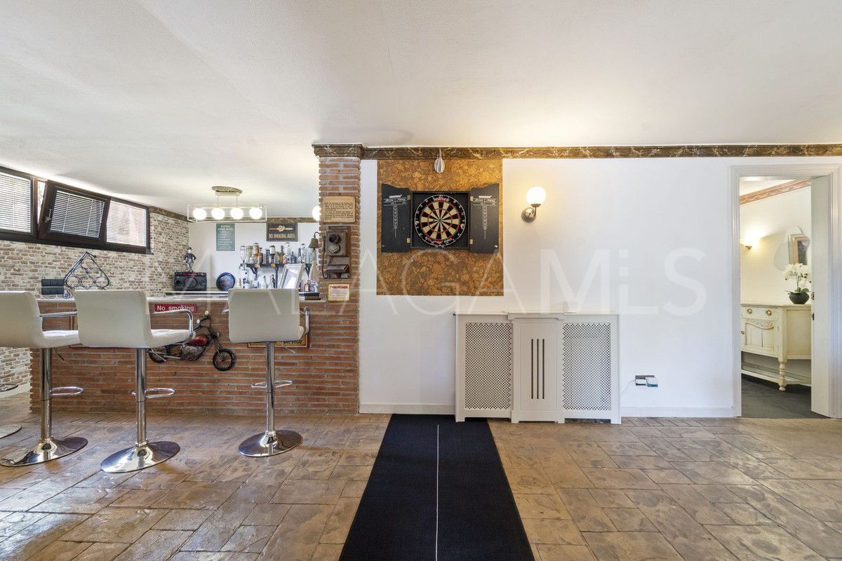 For sale Benalmadena villa with 8 bedrooms