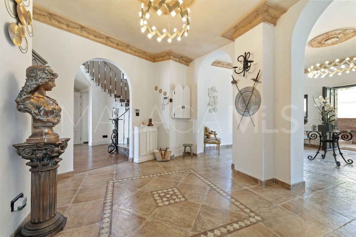 For sale Benalmadena villa with 8 bedrooms