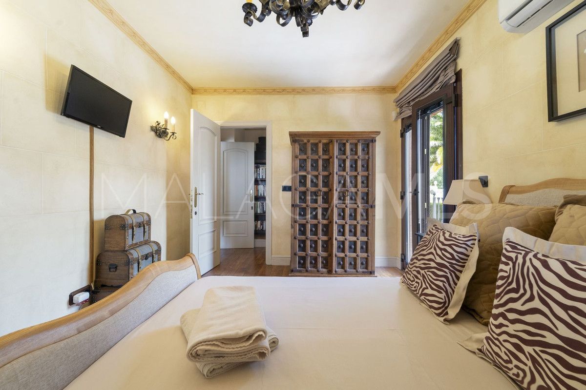 For sale Benalmadena villa with 8 bedrooms