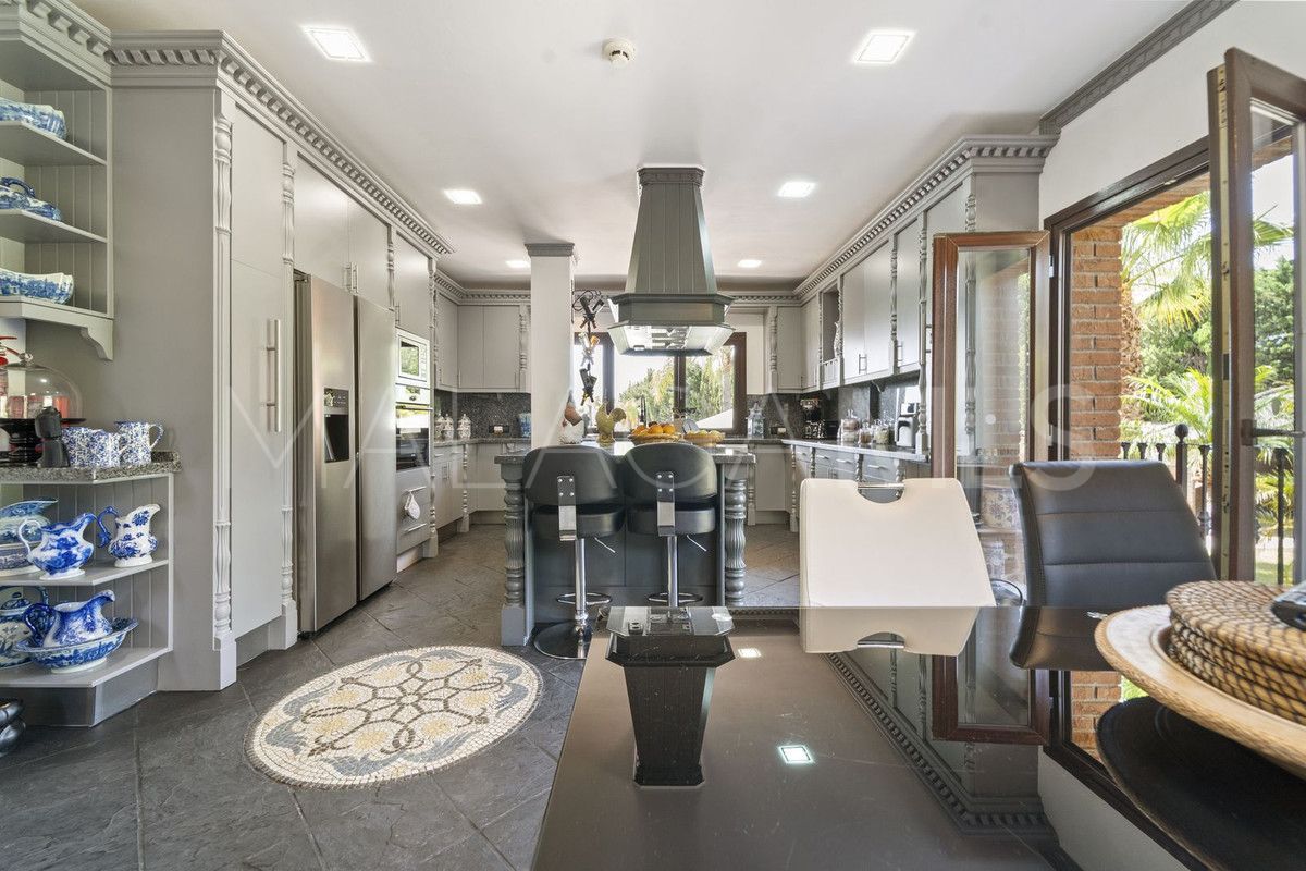 For sale Benalmadena villa with 8 bedrooms