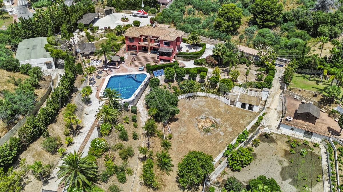 For sale Benalmadena villa with 8 bedrooms