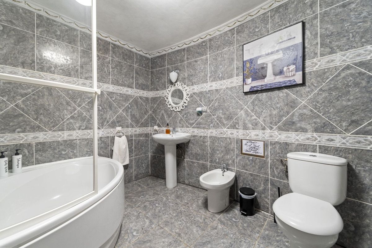 For sale Benalmadena villa with 8 bedrooms