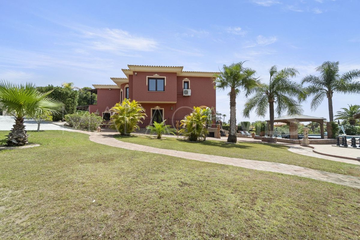 For sale Benalmadena villa with 8 bedrooms