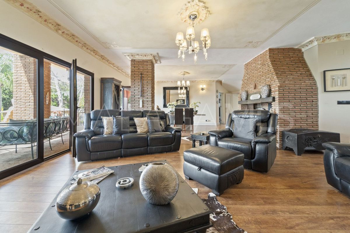 For sale Benalmadena villa with 8 bedrooms