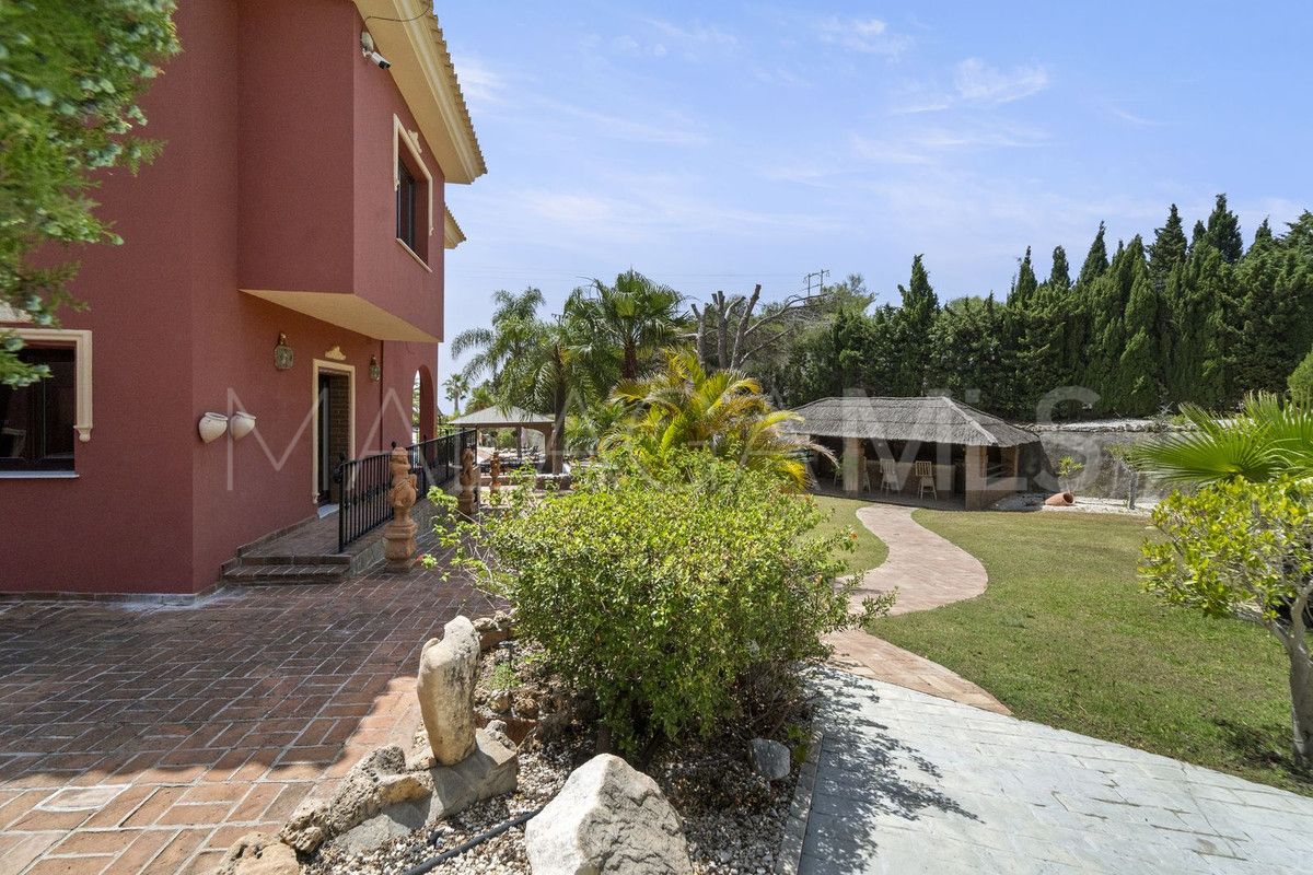 For sale Benalmadena villa with 8 bedrooms