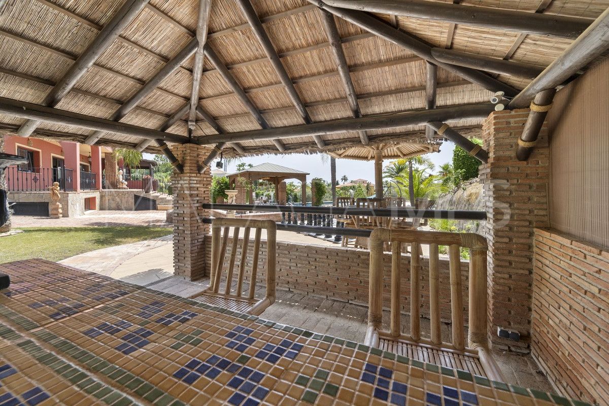 For sale Benalmadena villa with 8 bedrooms