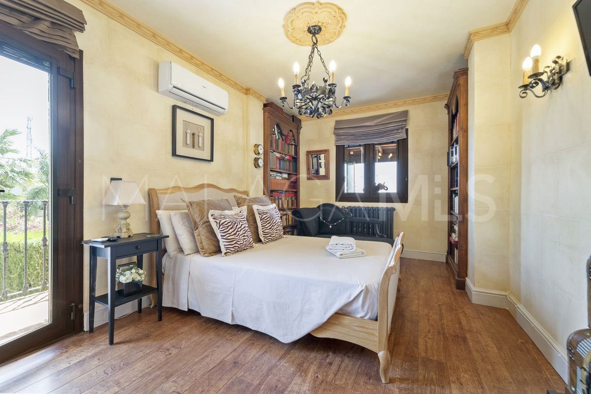 For sale Benalmadena villa with 8 bedrooms