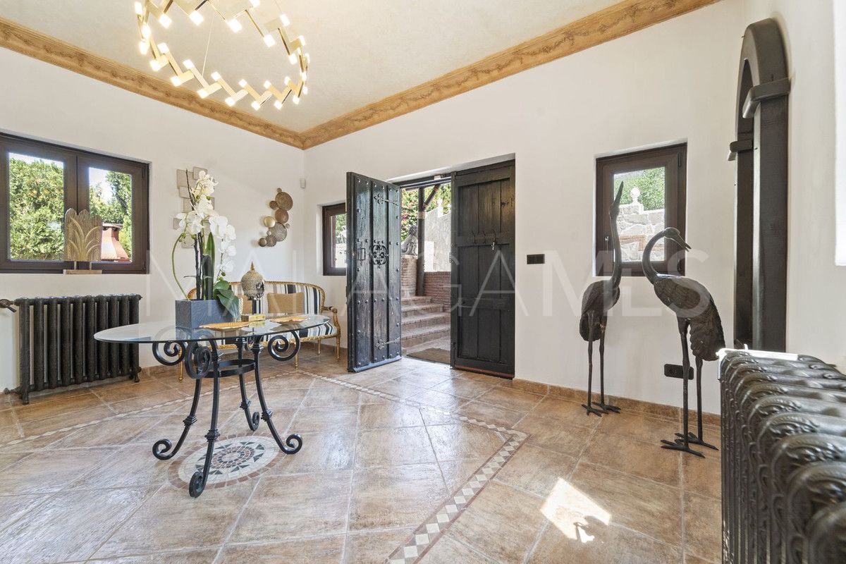 For sale Benalmadena villa with 8 bedrooms